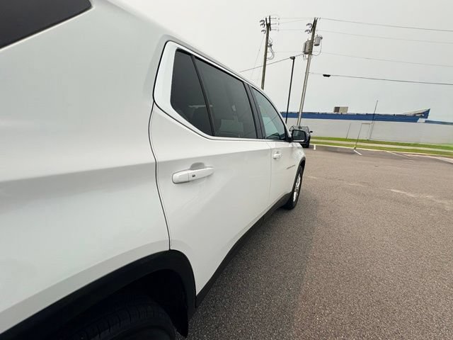 Used 2021 Chevrolet Traverse LS AWD/4WD image 11