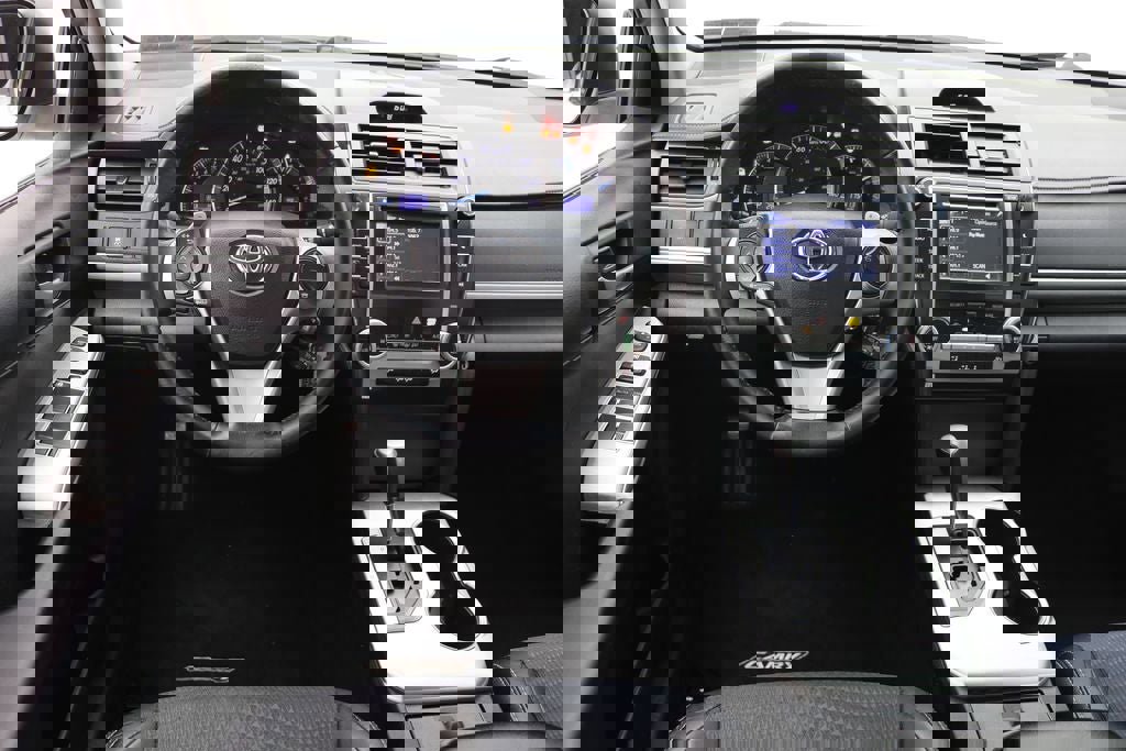 Used 2013 Toyota Camry SE image 12