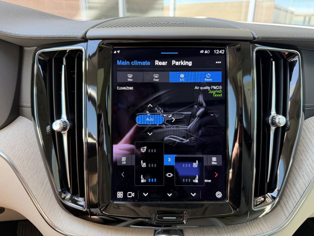 Used 2022 Volvo XC60 B5 Inscription w/ Advanced Package FWD image 24