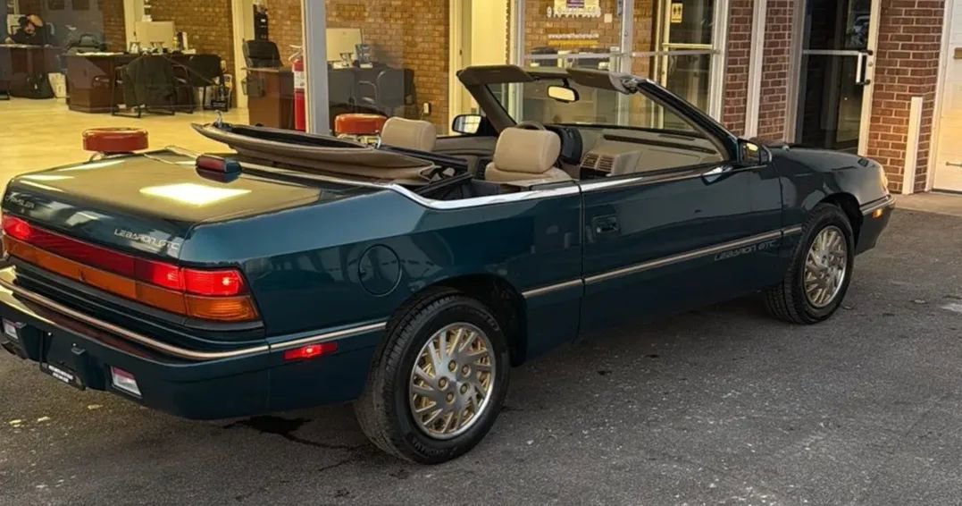 Used 1995 Chrysler LeBaron GTC FWD image 10