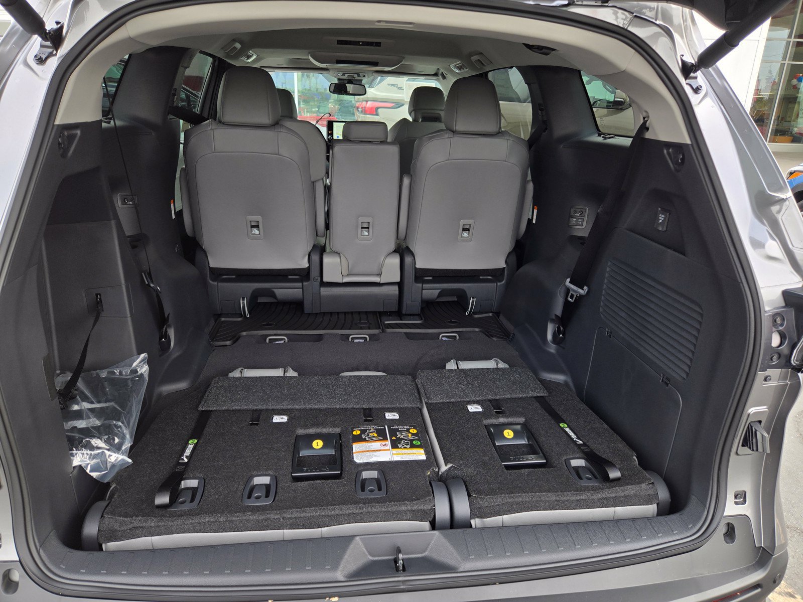Used 2026 Toyota Sienna XLE FWD image 27