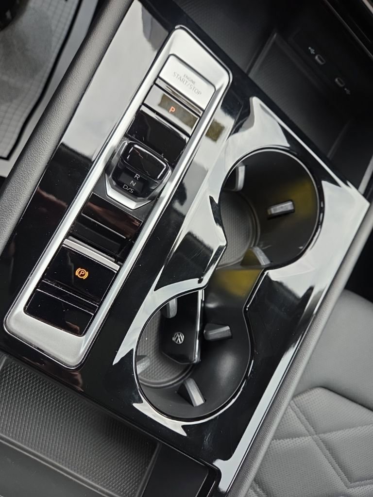 Used 2024 Volkswagen Atlas SE image 31