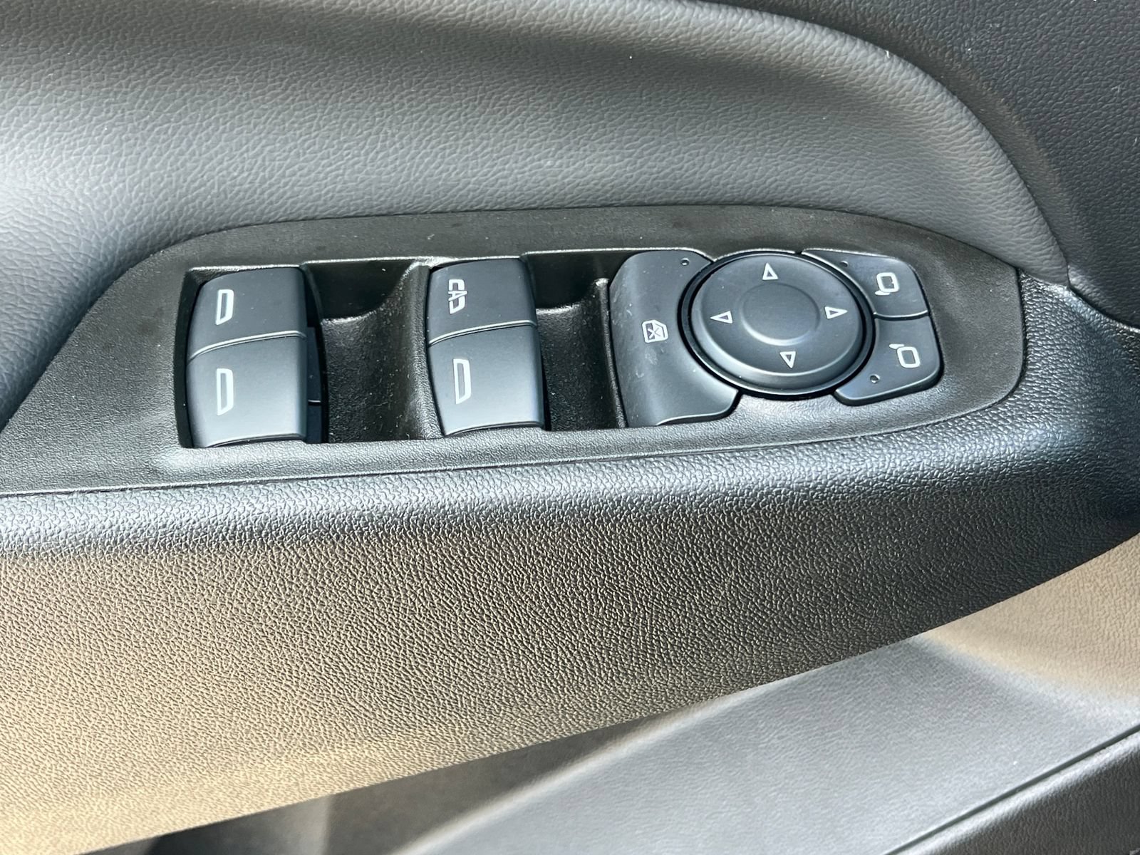 Used 2024 Chevrolet Equinox LT AWD/4WD image 18