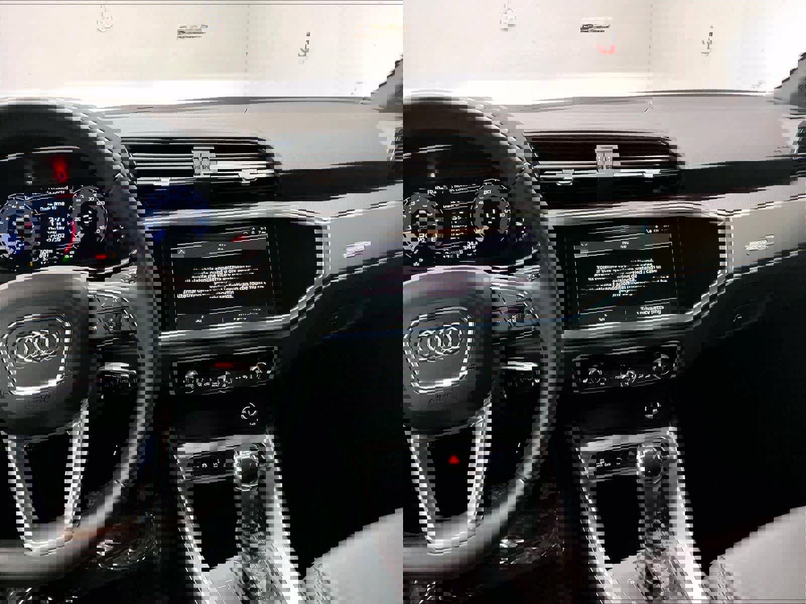 Certified 2025 Audi Q3 2.0T Premium image 8