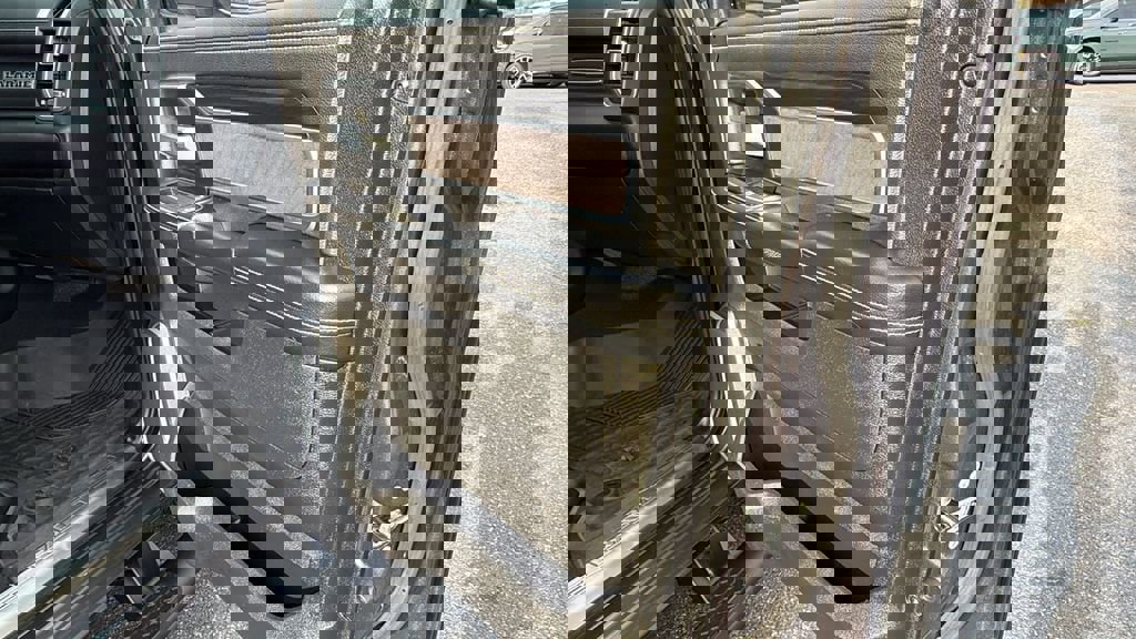 Used 2022 RAM 3500 Laramie image 15