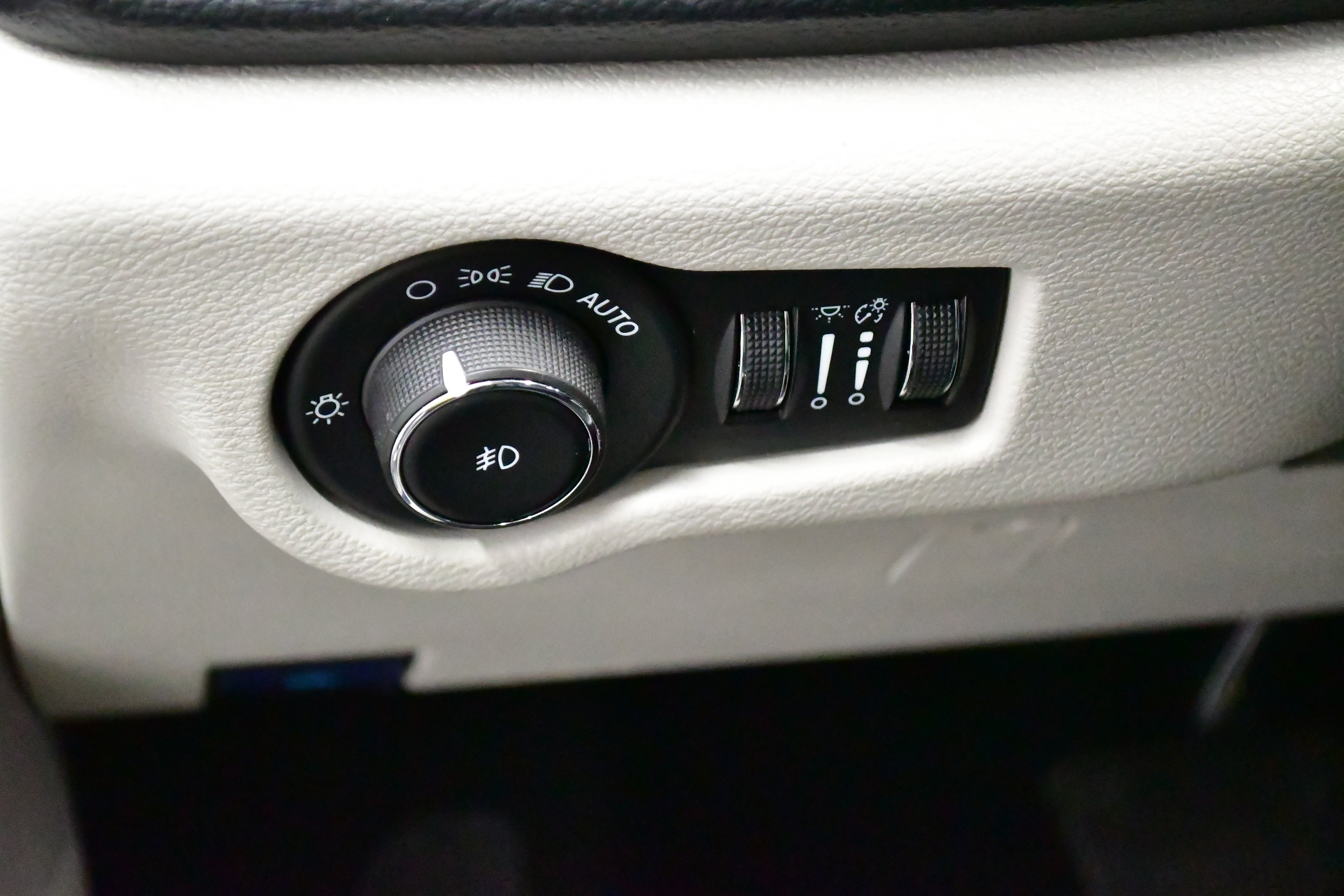 Used 2024 Chrysler Pacifica Limited FWD image 13