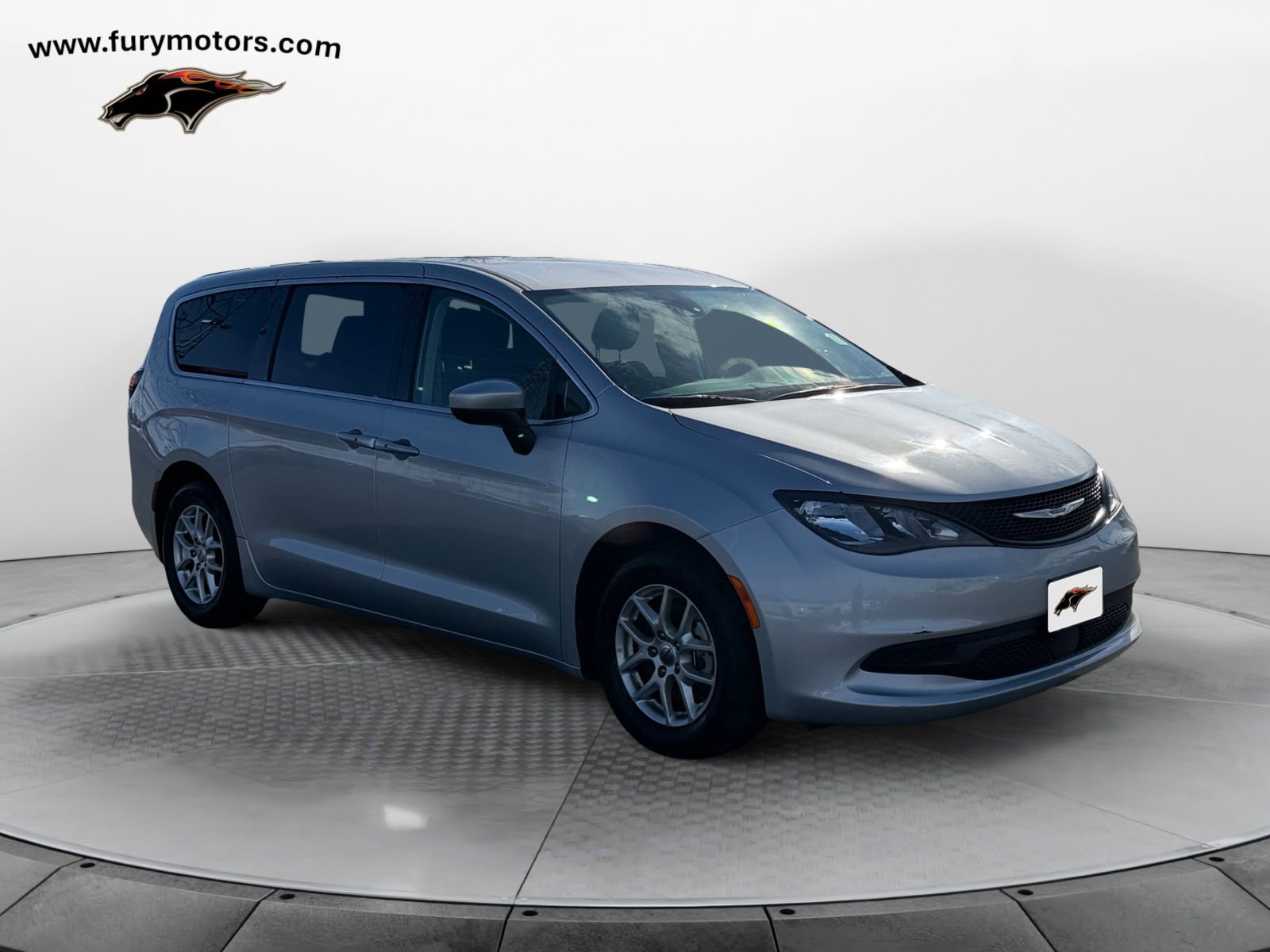 Used 2023 Chrysler Voyager LX image 1