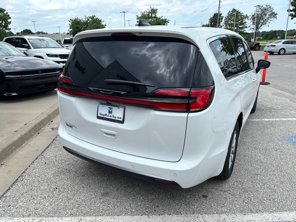 New 2027 Chrysler Pacifica Select FWD image 25