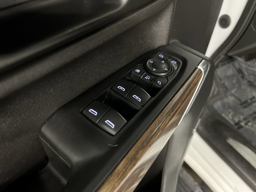 Used 2020 Chevrolet Silverado 3500 High Country w/ Technology Package AWD/4WD image 17