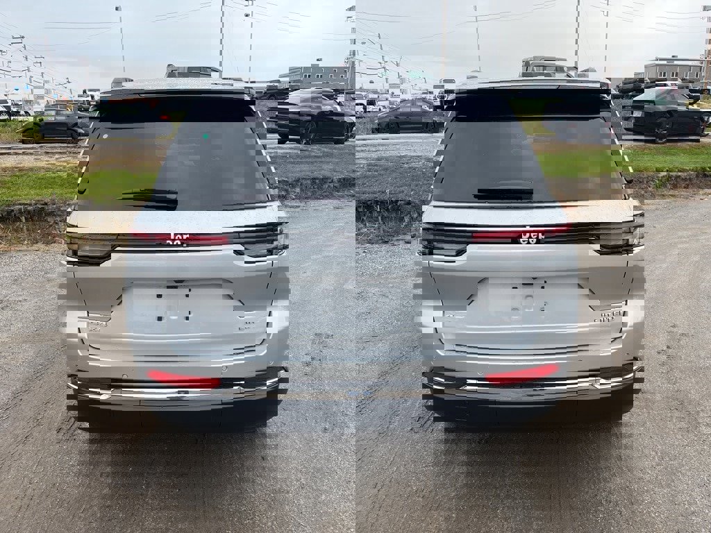 New 2025 Jeep Grand Cherokee Limited image 6