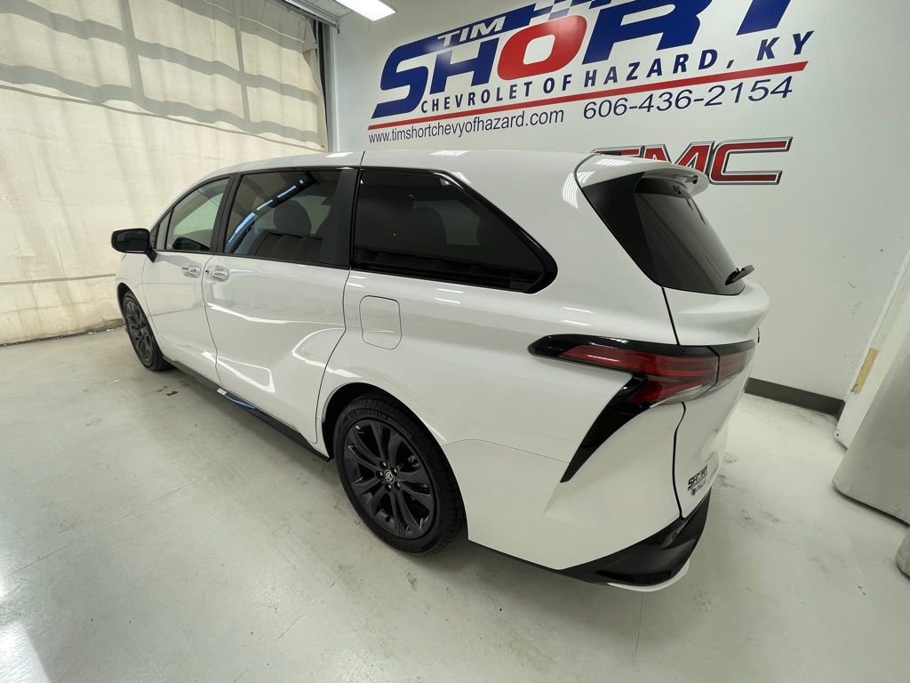 Used 2025 Toyota Sienna XSE image 7