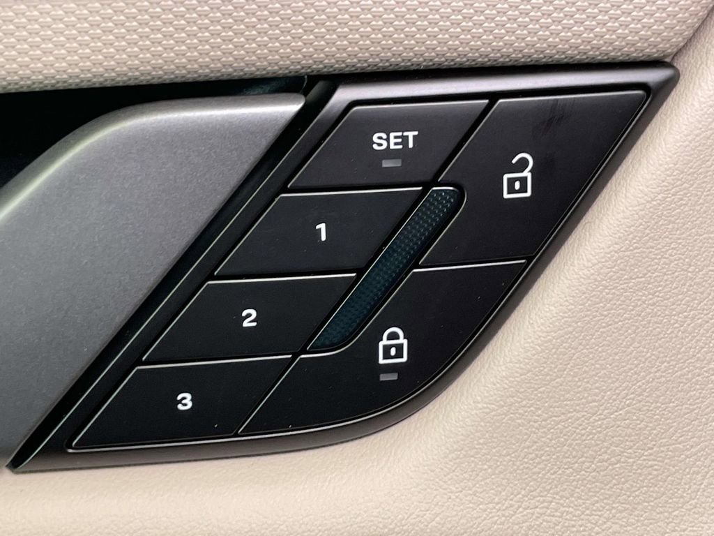 New 2025 Porsche Taycan image 34