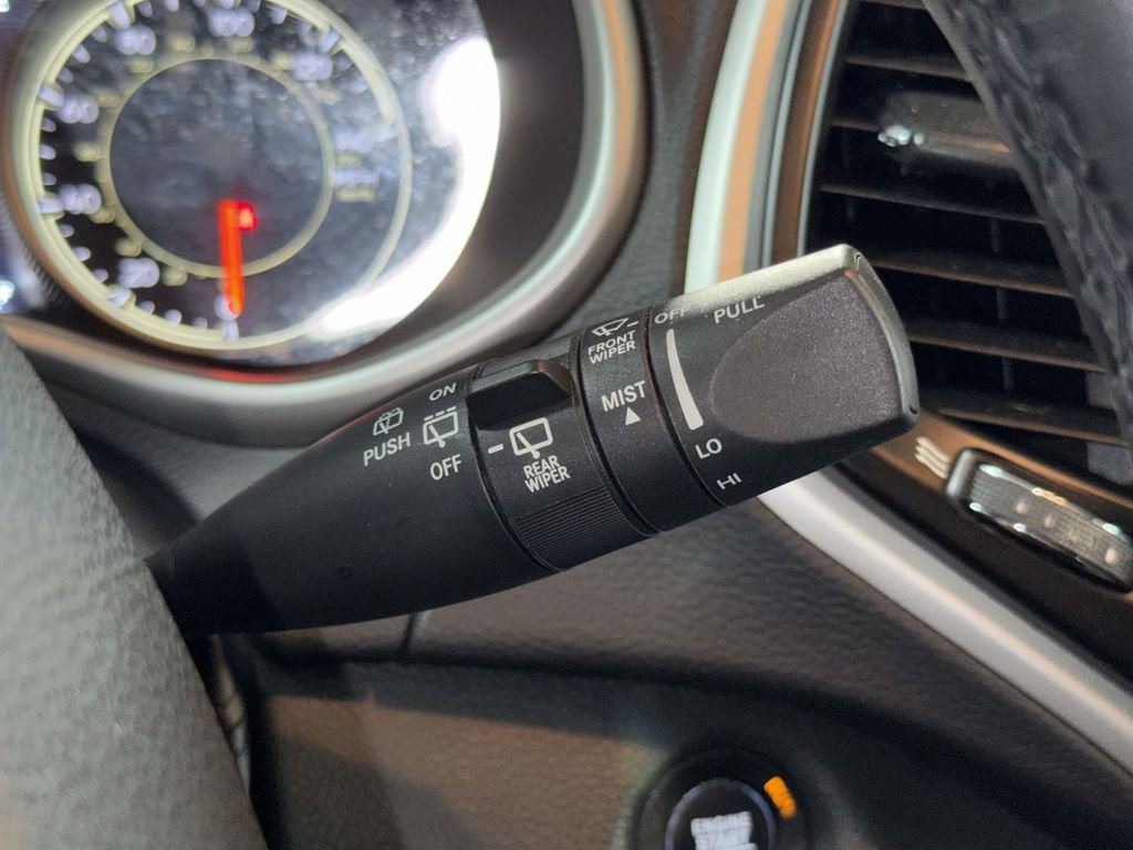 Used 2017 Jeep Cherokee Trailhawk w/ Comfort/Convenience Group image 32