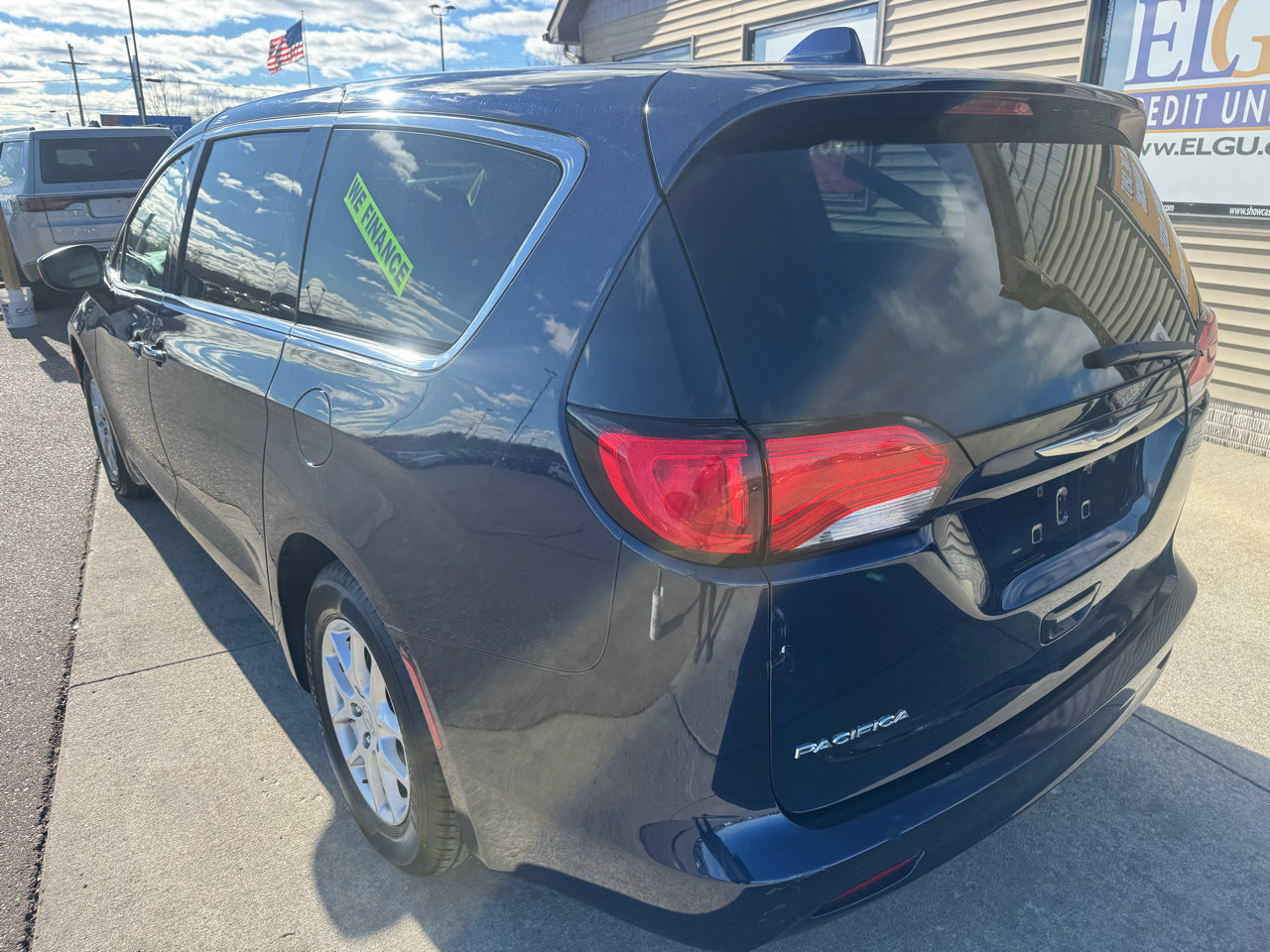 Used 2017 Chrysler Pacifica Touring image 7