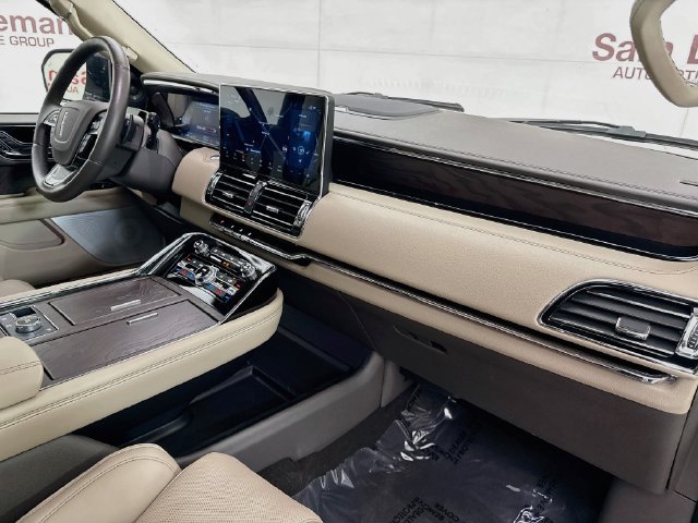 Used 2024 Lincoln Navigator L Reserve AWD/4WD image 32