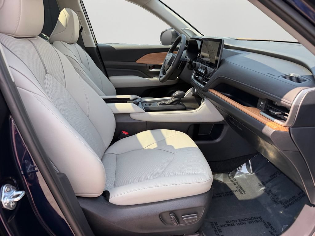 Used 2024 Toyota Grand Highlander AWD image 8