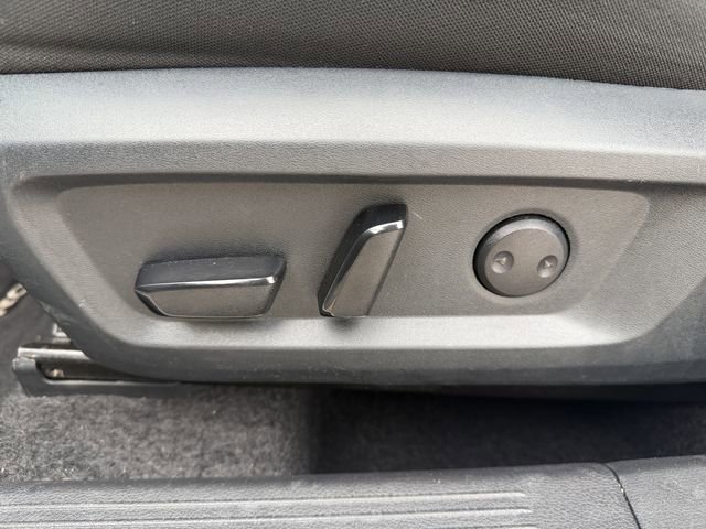 Used 2025 Nissan Rogue SV FWD image 24