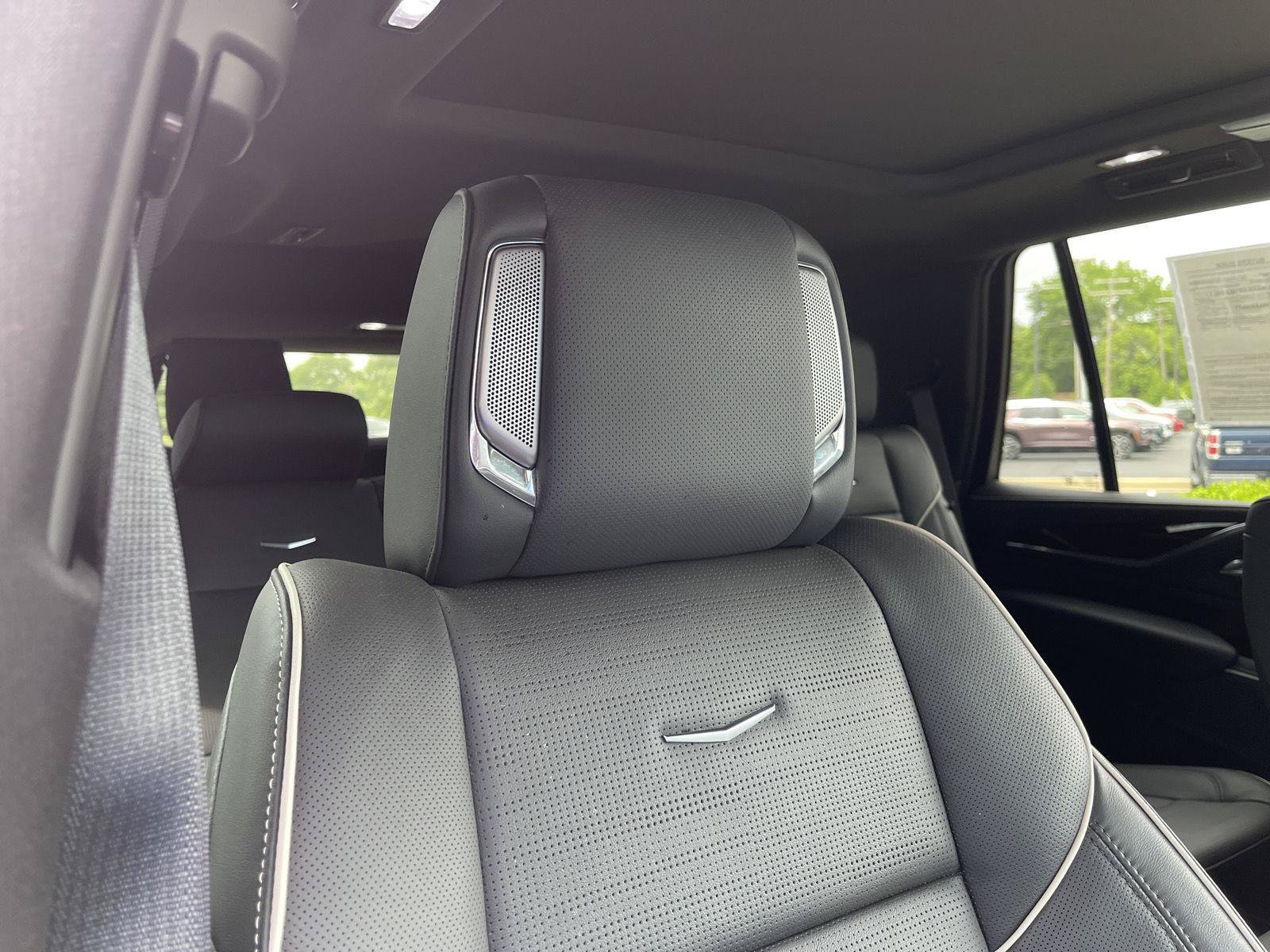 Used 2024 Cadillac Escalade Premium Luxury w/ Performance Package AWD/4WD image 39