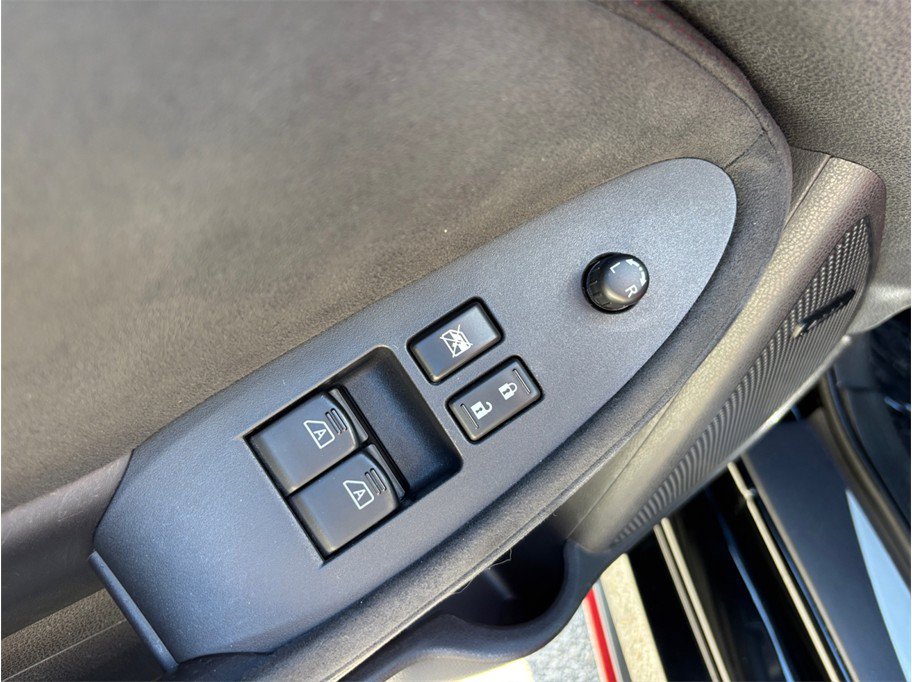 Used 2019 Nissan 370Z NISMO RWD image 18