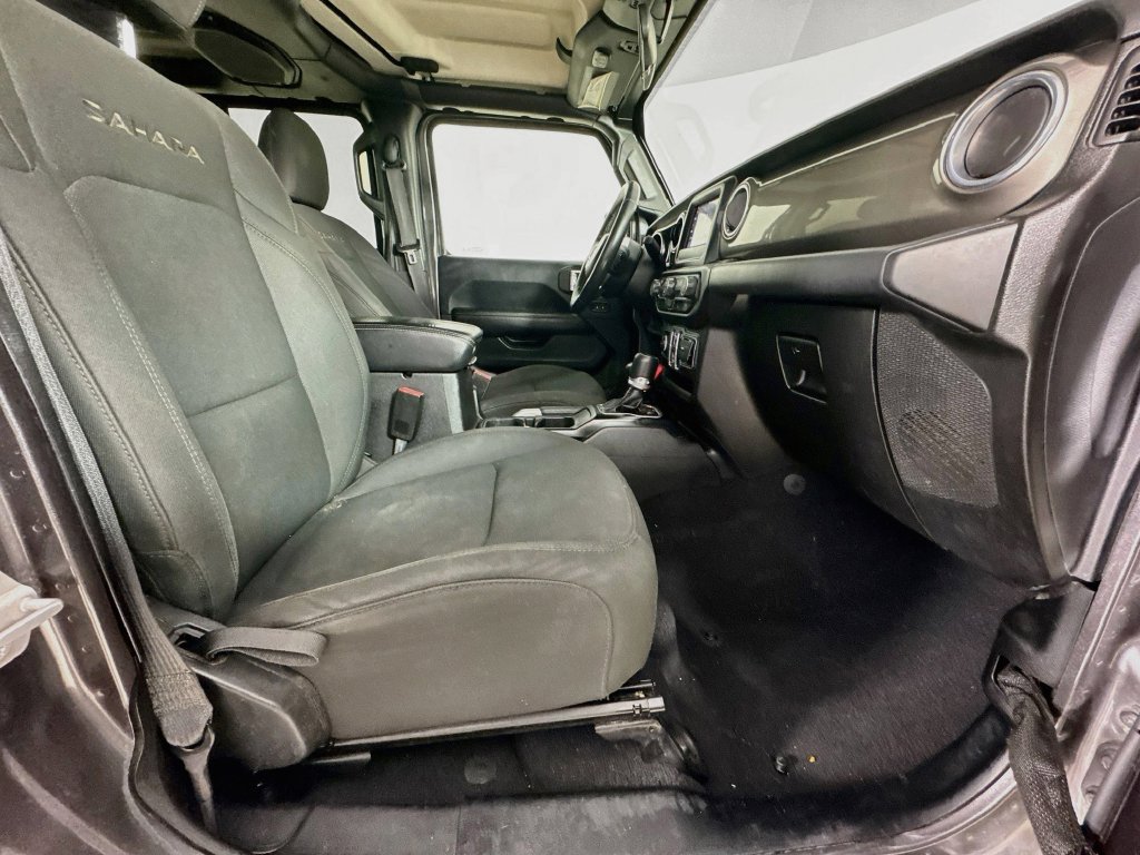 Used 2018 Jeep Wrangler Unlimited Sahara AWD/4WD image 34