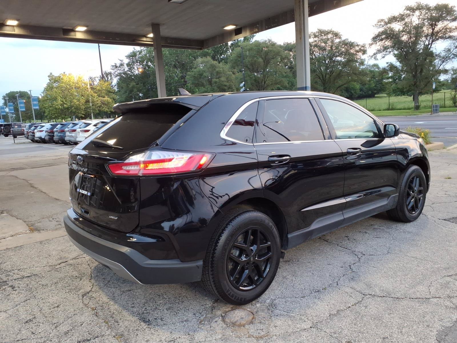 Used 2023 Ford Edge SEL AWD/4WD image 3