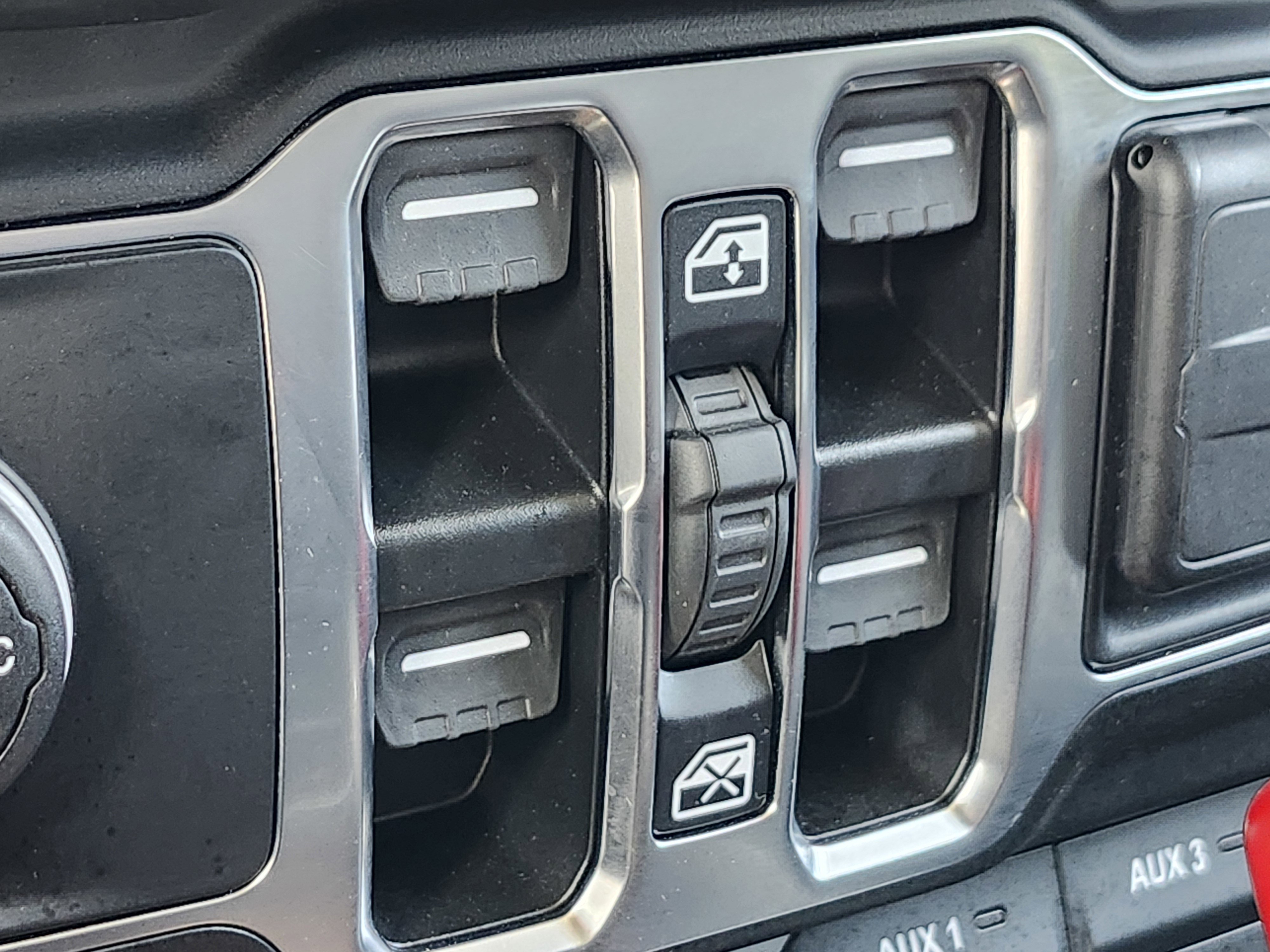 Used 2024 Jeep Wrangler Rubicon w/ Convenience Group image 29