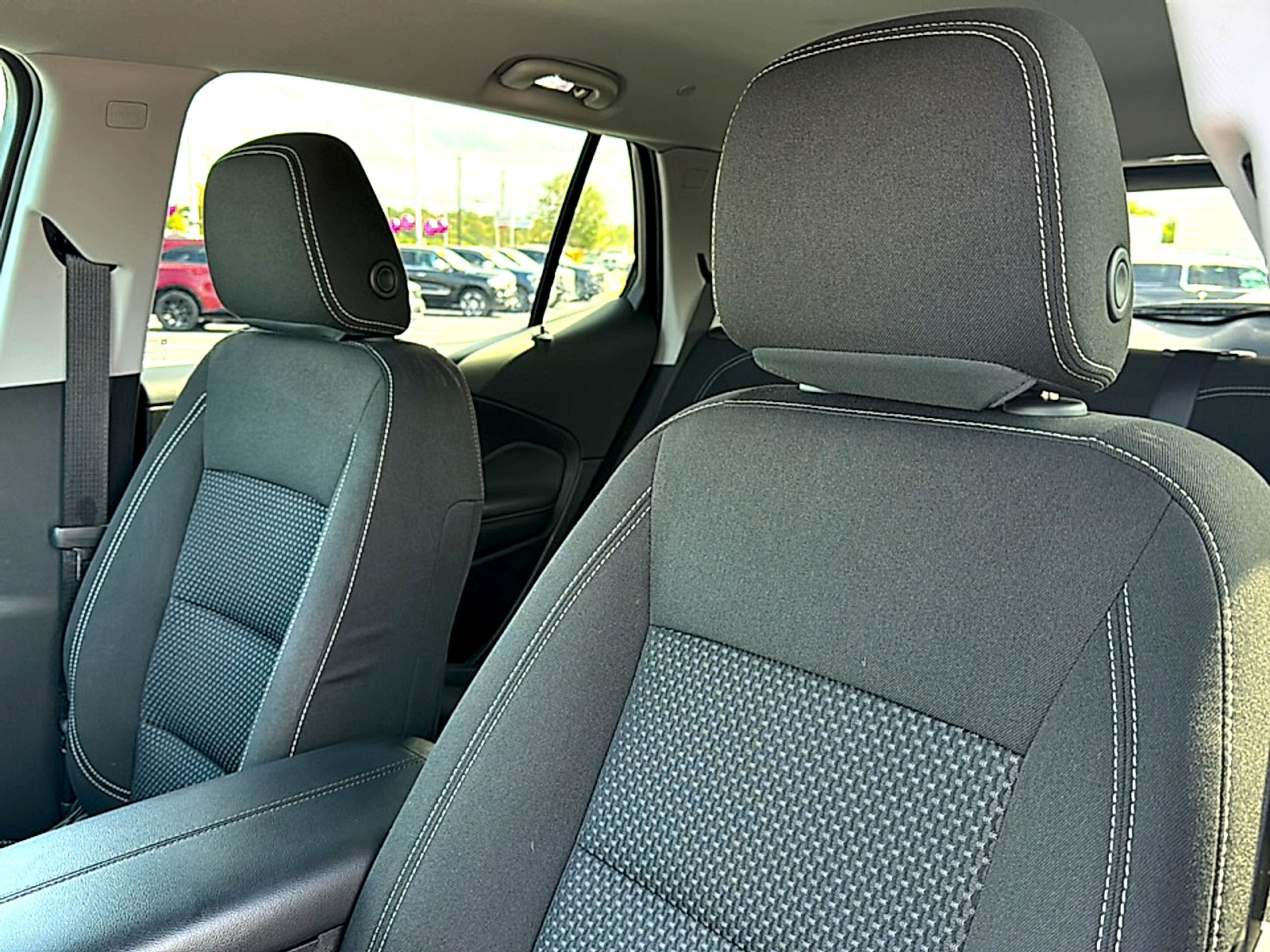 Used 2024 GMC Terrain SLE w/ Driver Convenience Package FWD image 14