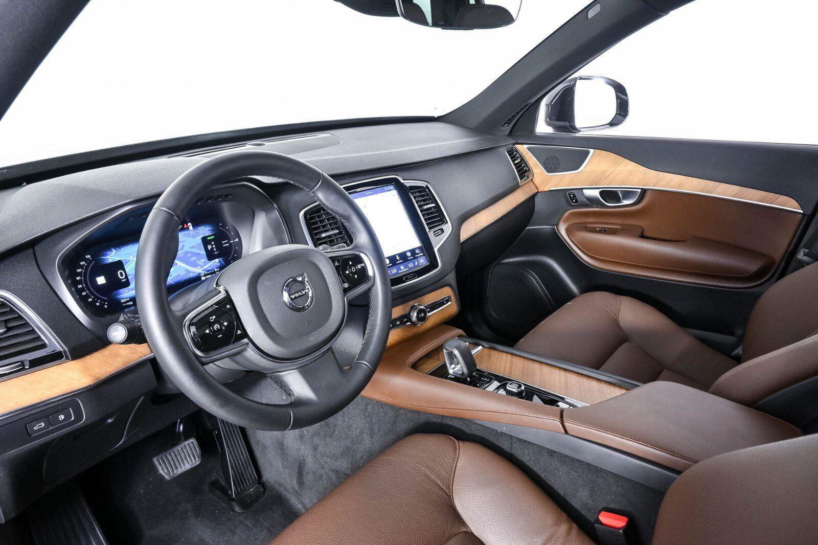 Certified 2024 Volvo XC90 T8 Plus w/ Protection Package Premier AWD/4WD image 4