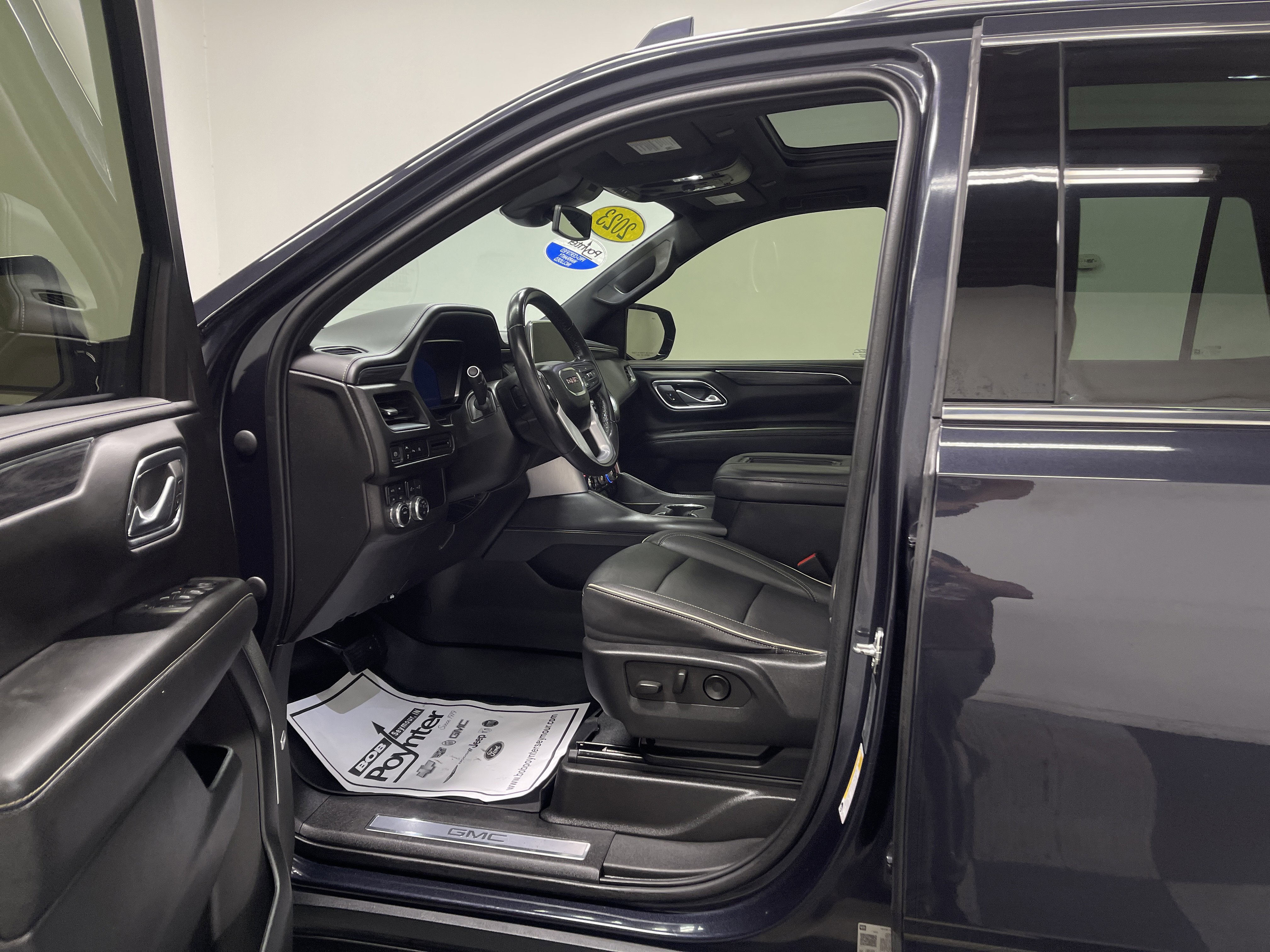 Used 2023 GMC Yukon SLT image 9