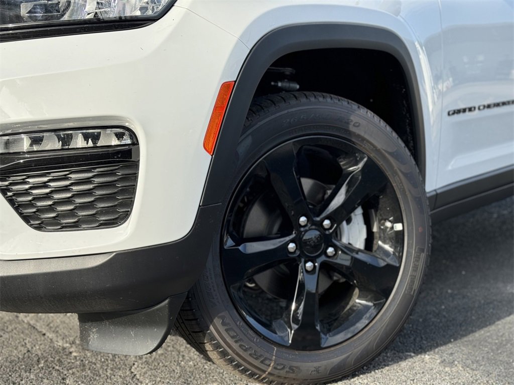 New 2024 Jeep Grand Cherokee Limited w/ Black Appearance Package image 10