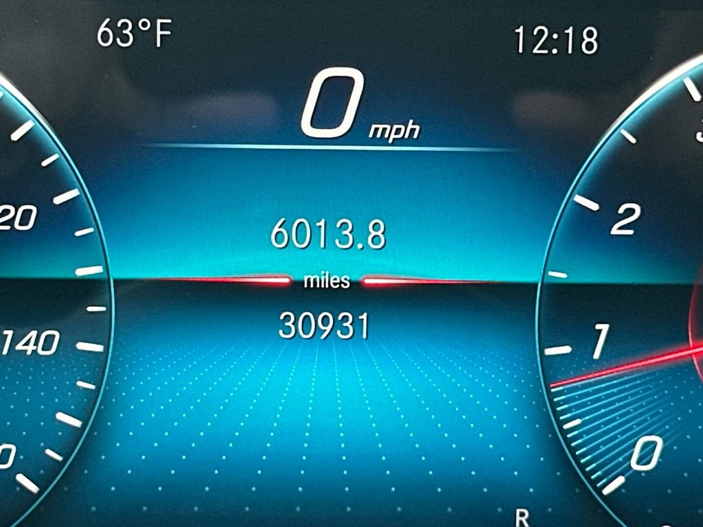 Used 2021 Mercedes-Benz GLB 250 4MATIC image 4