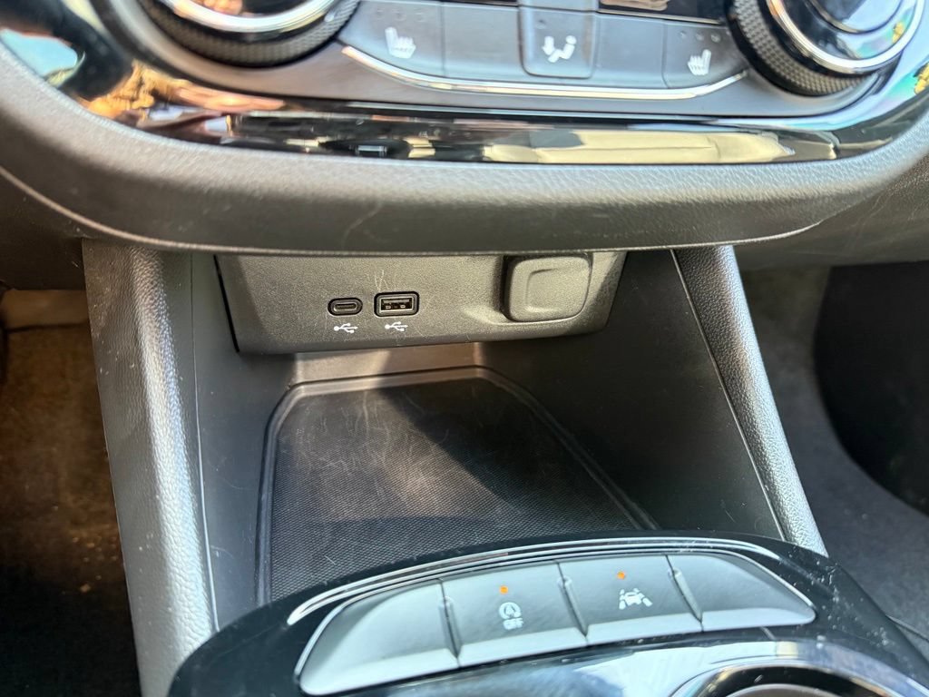 Used 2025 Buick Envista Sport Touring w/ Experience Buick Package FWD image 18