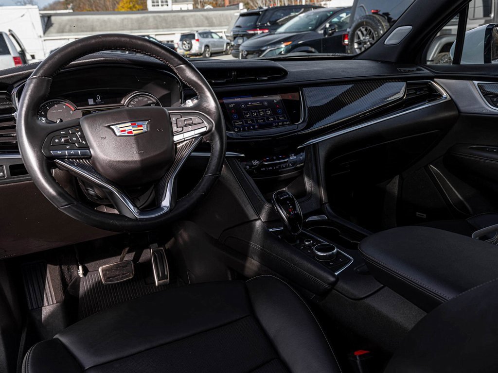 Used 2025 Cadillac XT6 Sport image 17