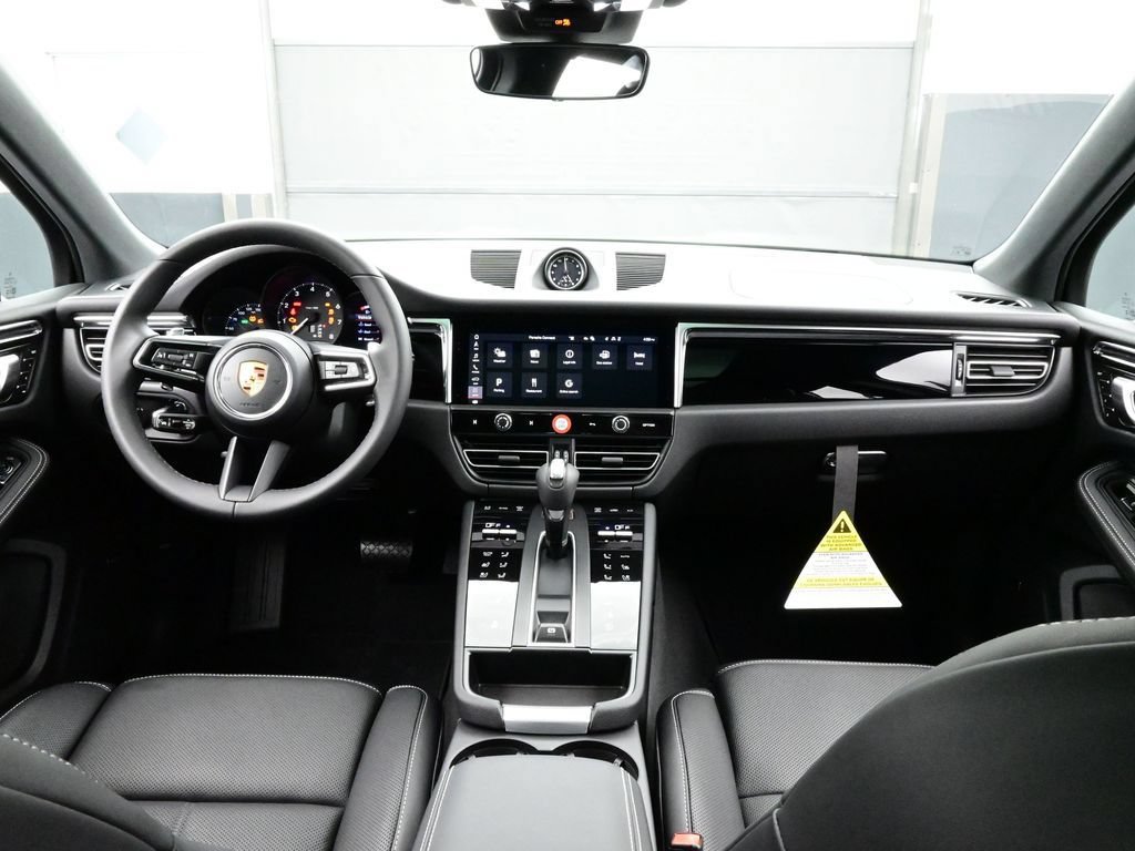 Certified 2026 Porsche Macan AWD/4WD image 20