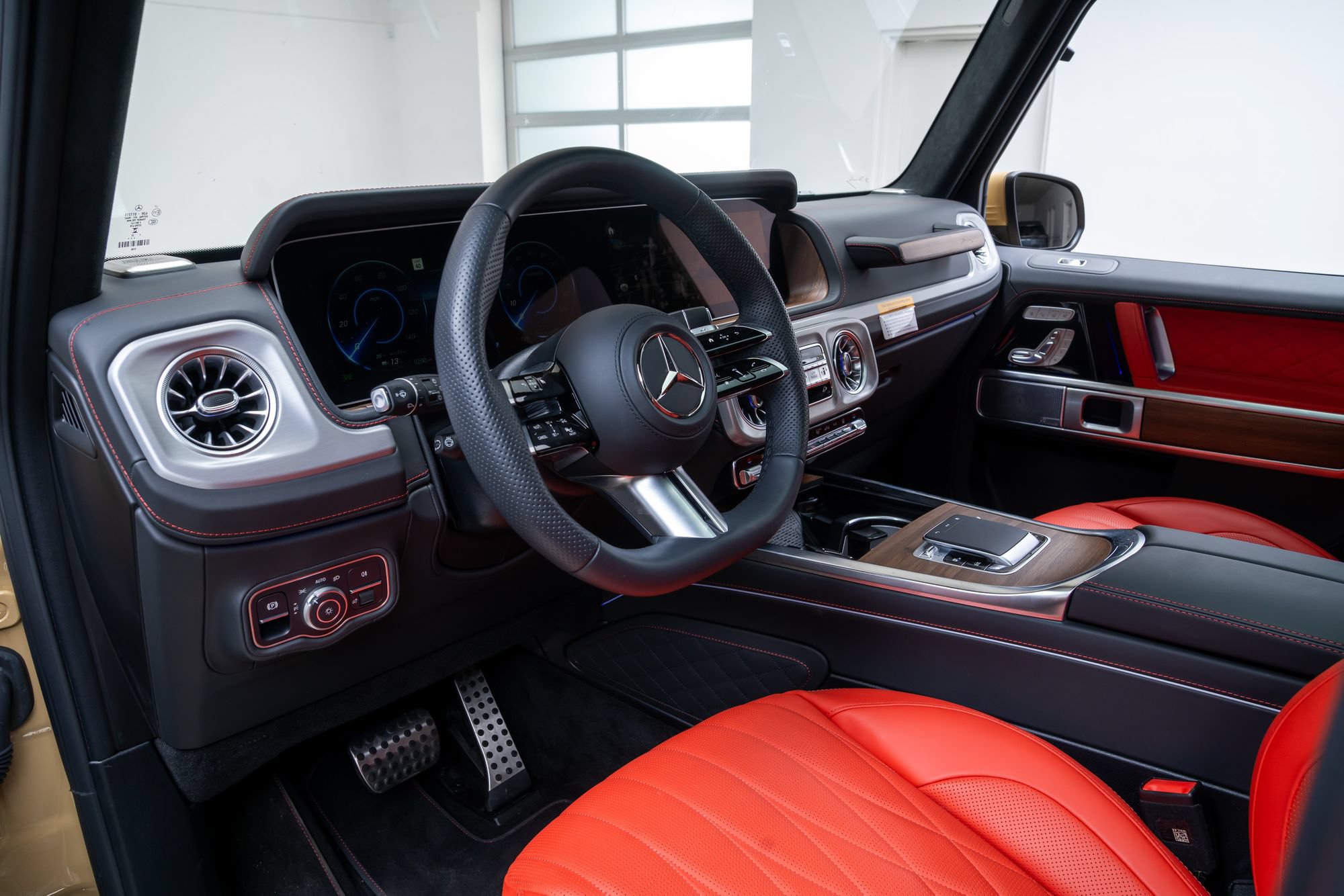 Used 2025 Mercedes-Benz G 580 w/ EQ Technology image 24
