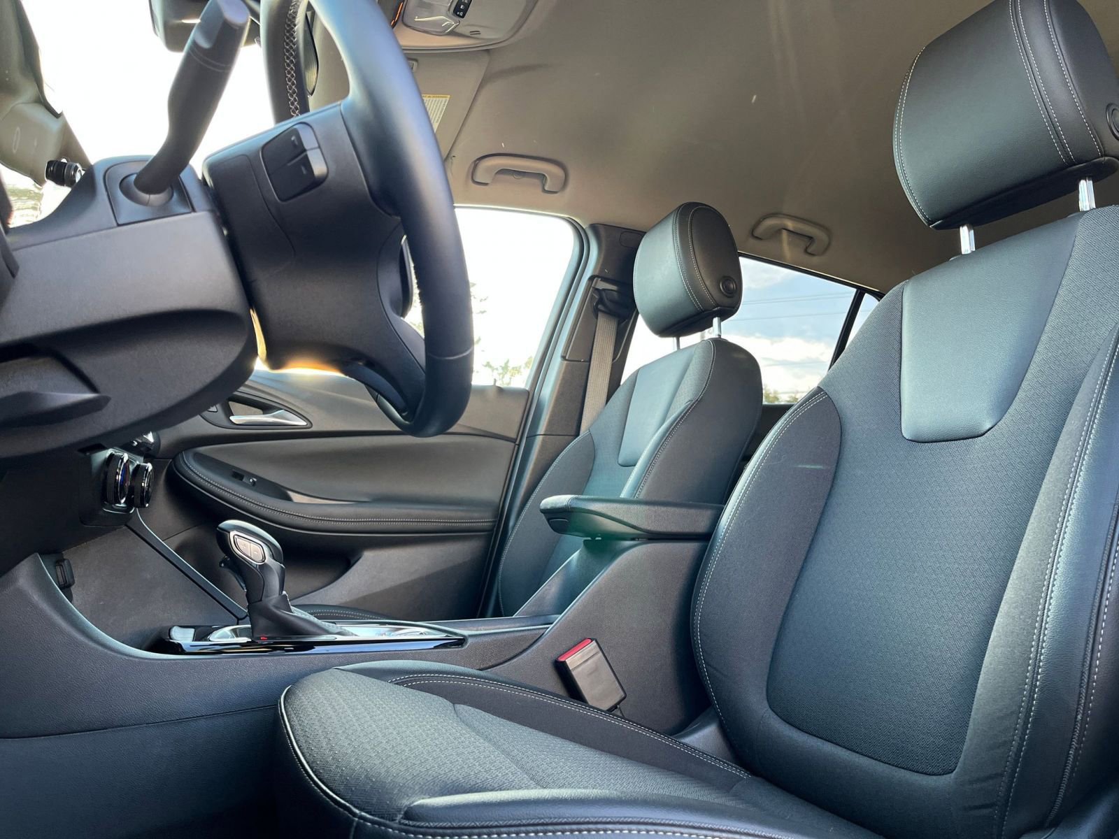 Used 2025 Buick Encore GX Preferred image 25