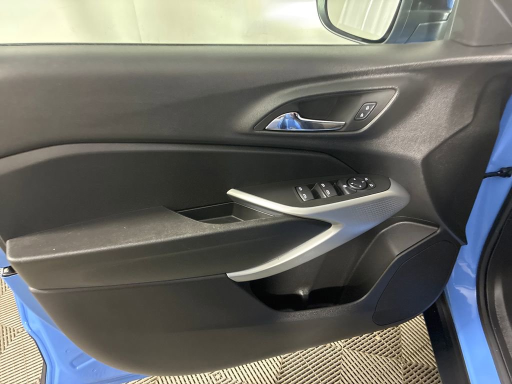 Used 2024 Chevrolet Trax RS FWD image 11