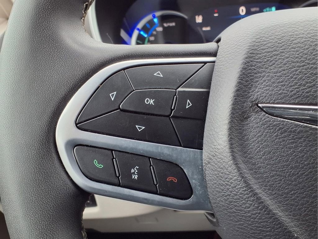 Used 2024 Chrysler Pacifica Limited FWD image 17