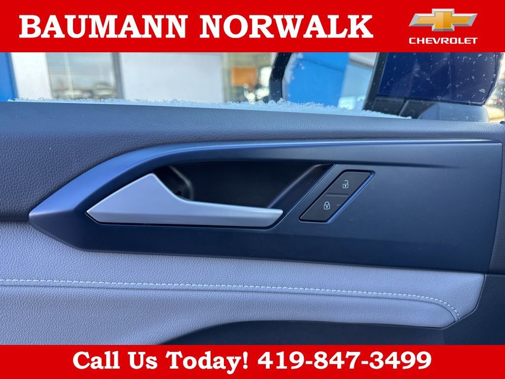 Used 2024 Volkswagen Taos SE w/ Panoramic Sunroof Package image 11