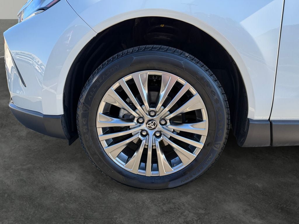 Used 2021 Toyota Venza XLE w/ Softex Package AWD/4WD image 4