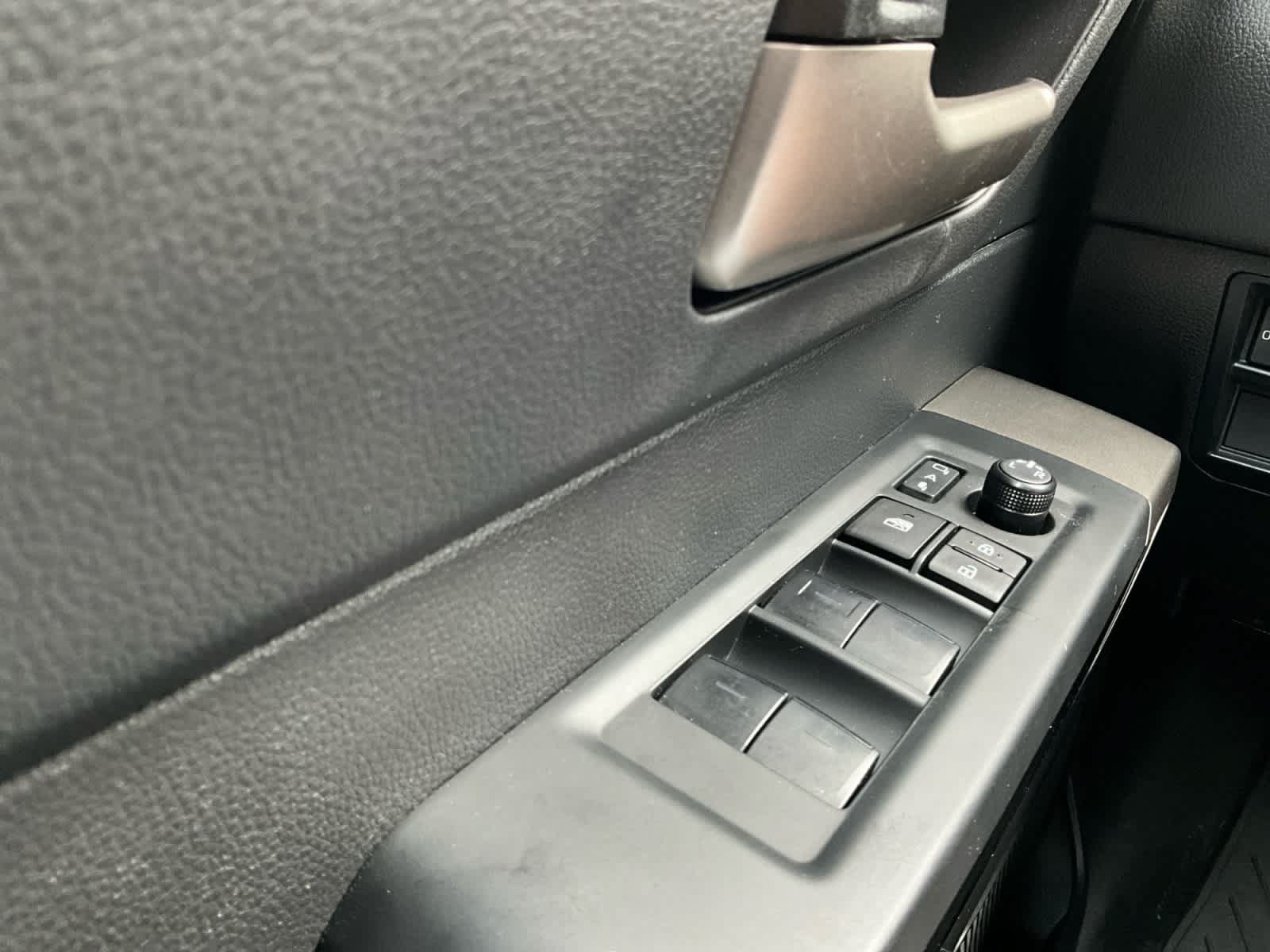 Used 2025 Toyota Tundra Limited AWD/4WD image 19