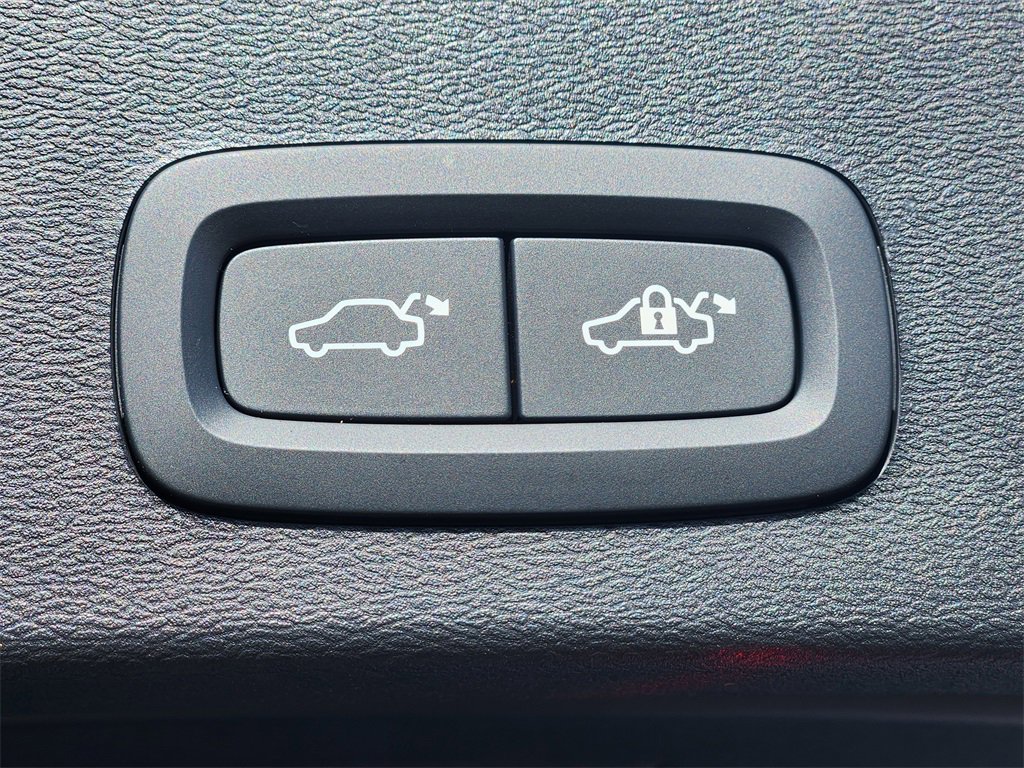 New 2026 Volvo XC40 B5 Ultra w/ Climate Package image 30