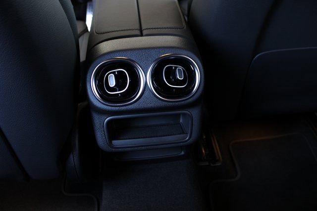 New 2025 Mercedes-Benz GLC 350e 4MATIC image 34