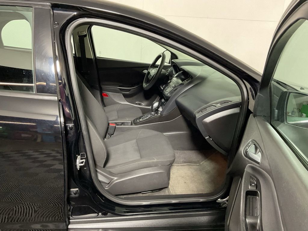 Used 2018 Ford Focus SE image 32
