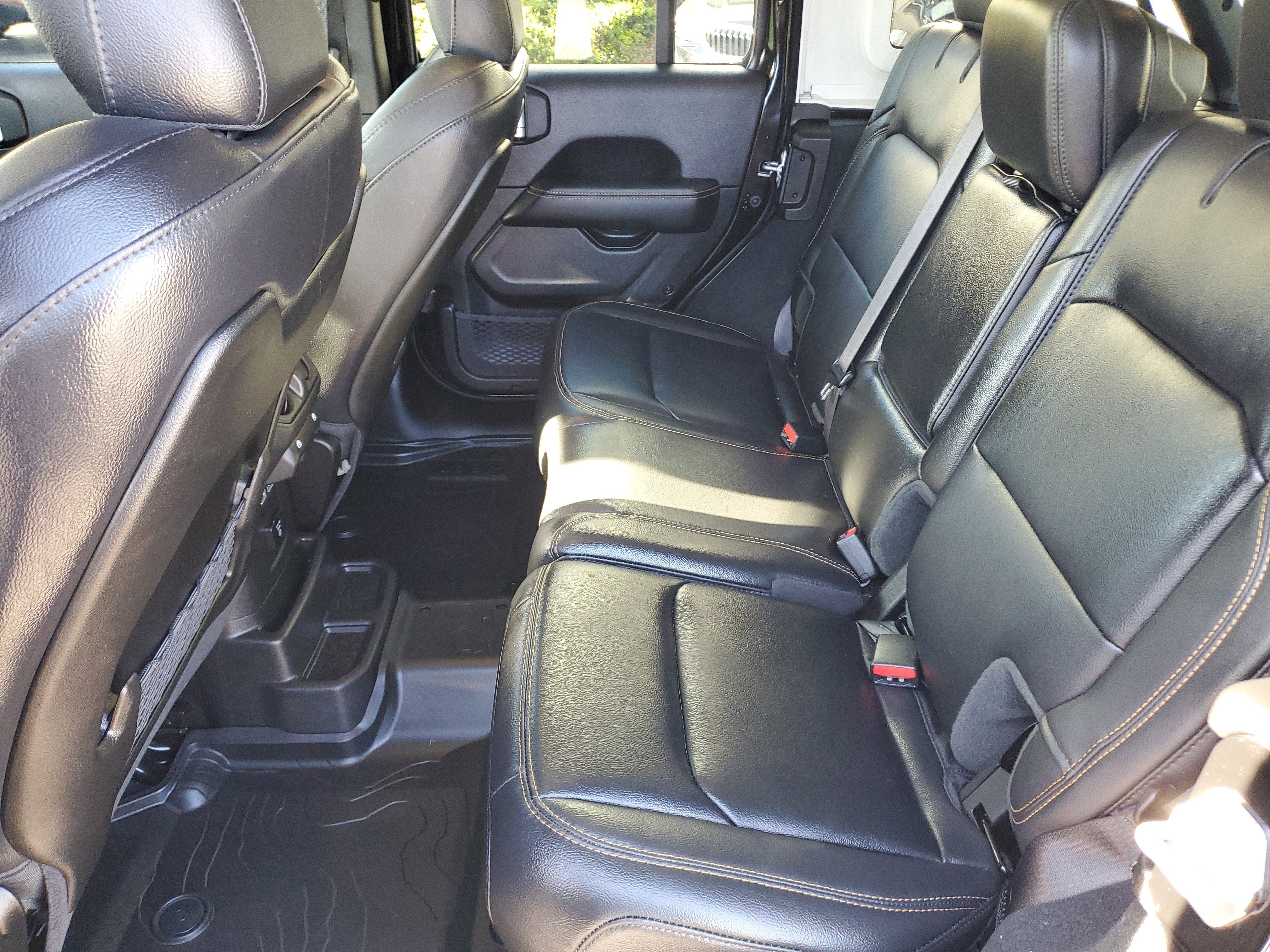 Used 2025 Jeep Wrangler Sahara image 10