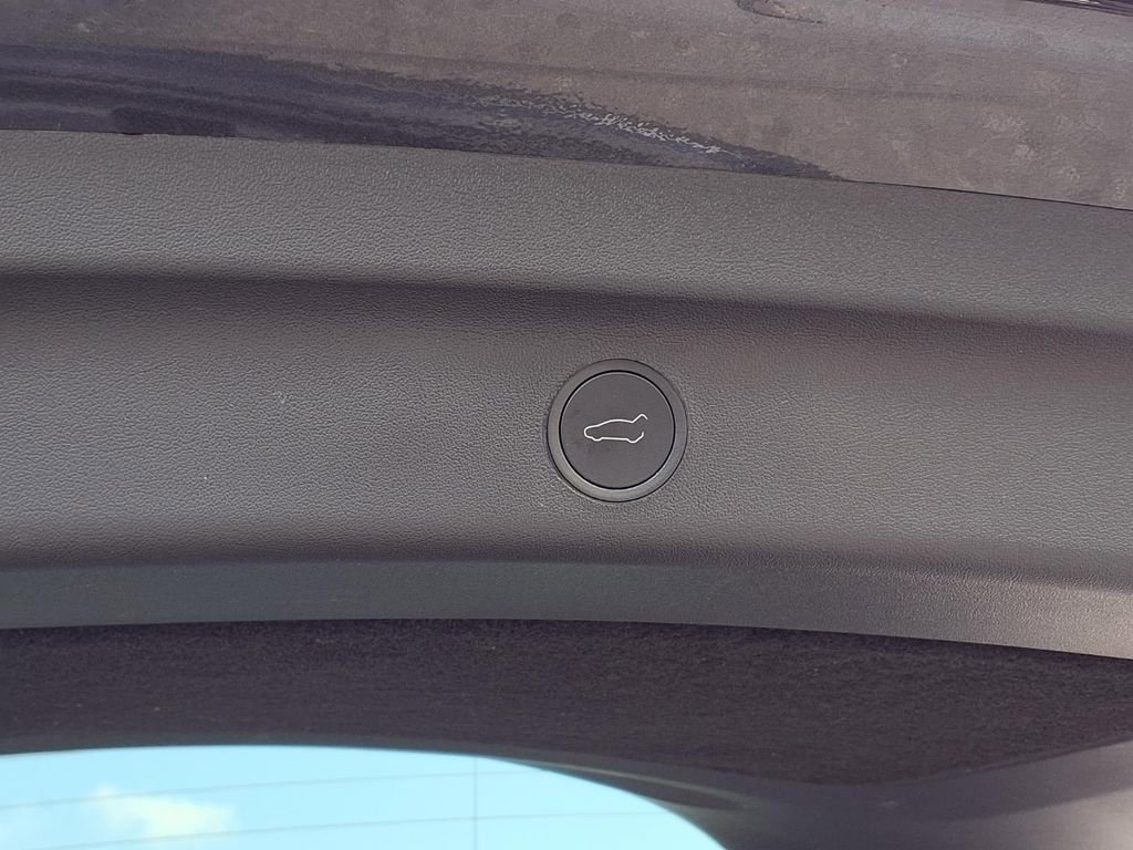 Used 2025 Tesla Model Y Long Range RWD image 19