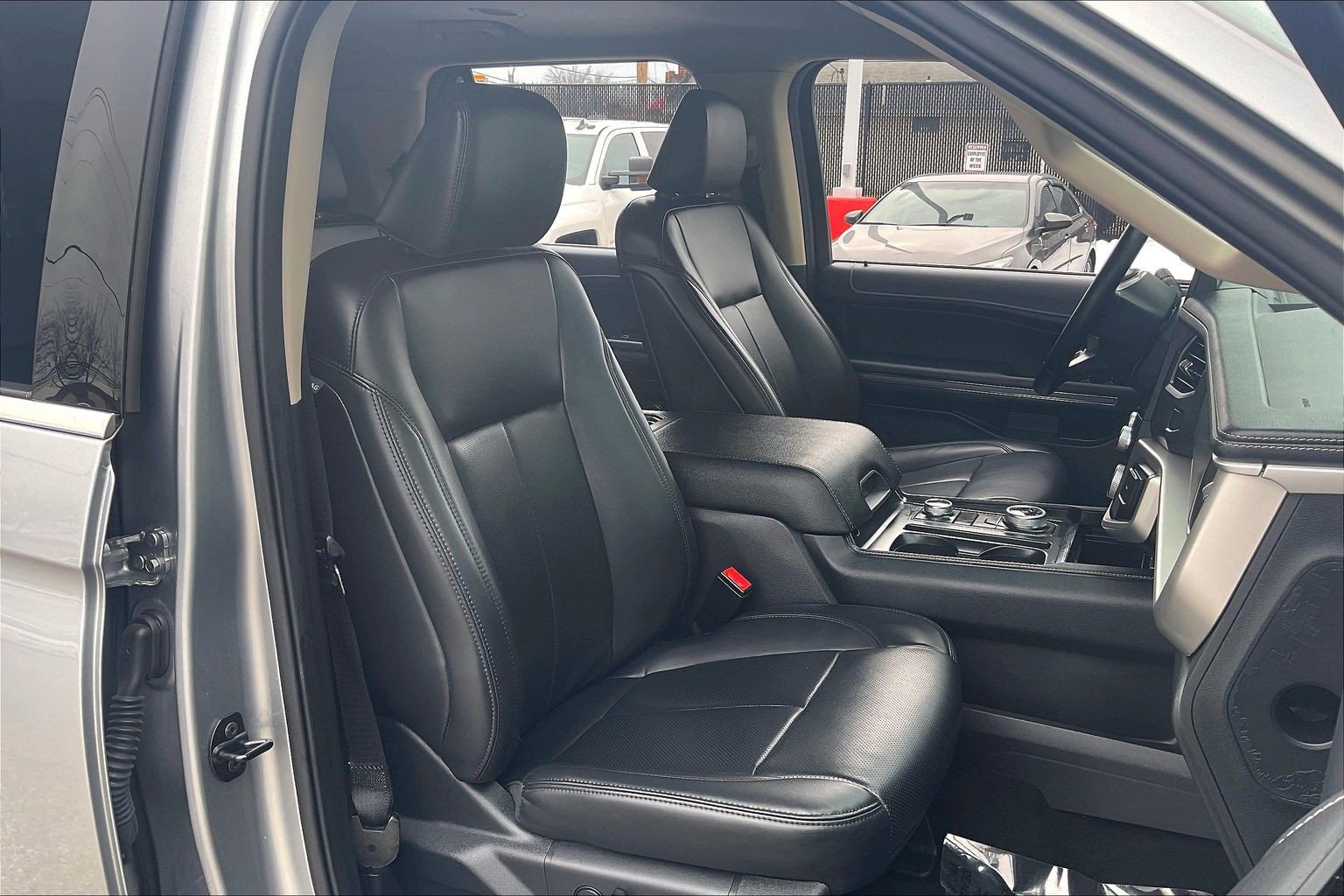 Used 2024 Ford Expedition XLT image 9