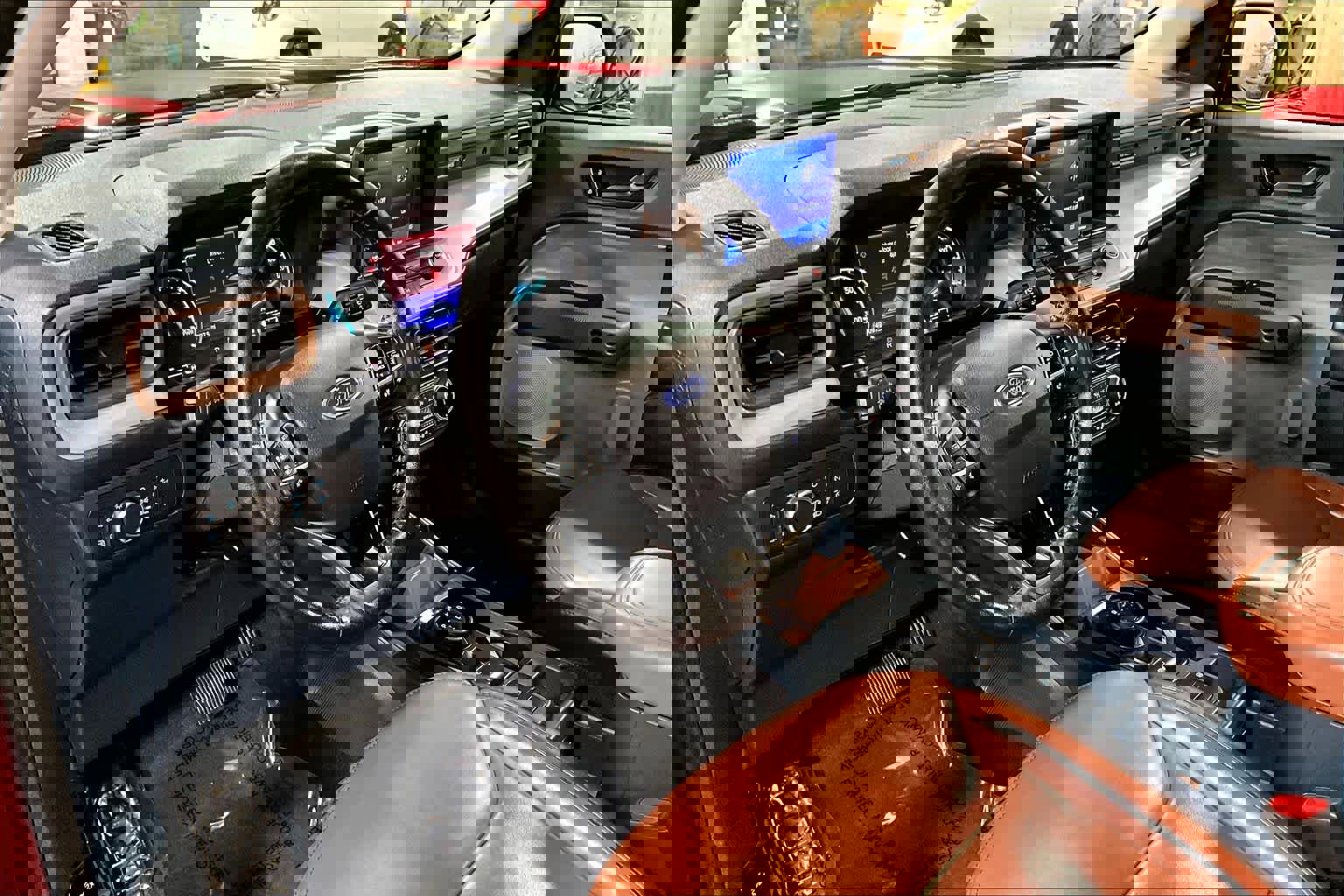 Used 2022 Ford Maverick Lariat w/ Lariat Luxury Package image 17