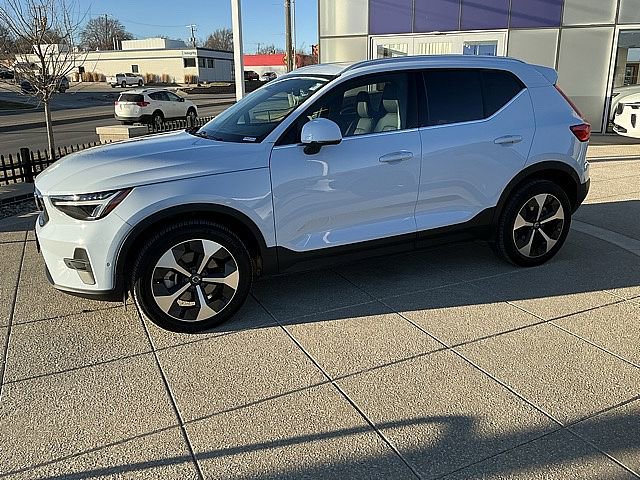 Certified 2025 Volvo XC40 B5 Plus image 11