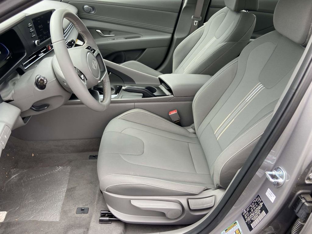 Used 2025 Hyundai Elantra Sport image 15
